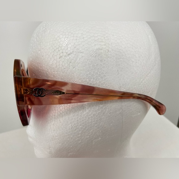 Chanel Tortoise Sunglasses, 19mm, includes box and soft carry case - Picture 7 of 12